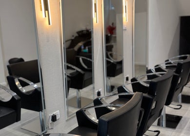 Stylish salon chairs and mirrors at S&M Beauty Lounge, London, England, GB, offering premium beauty services.
