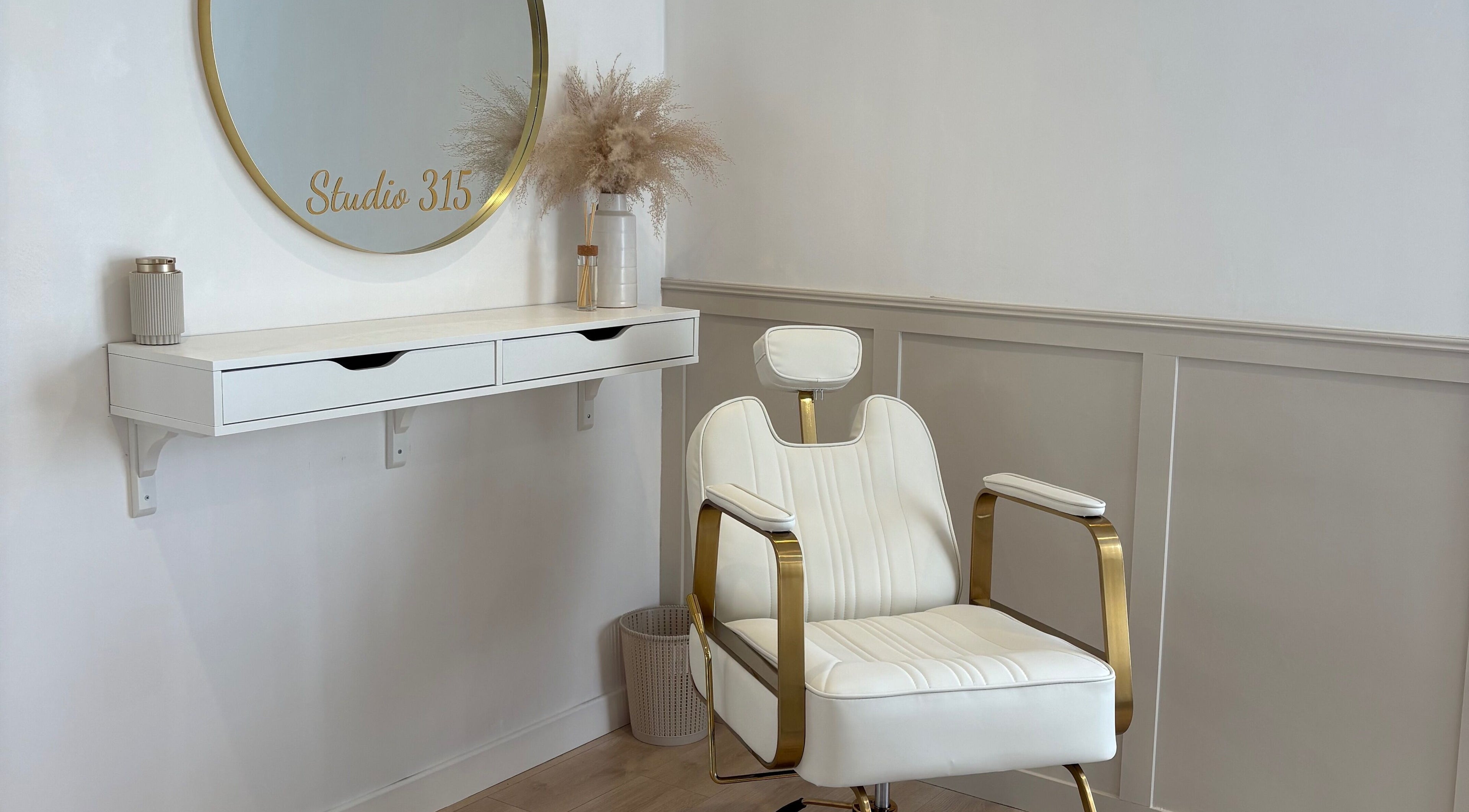 Stylish salon chair in Nails By Els, Busby, Scotland, GB with elegant decor and mirror accent.
