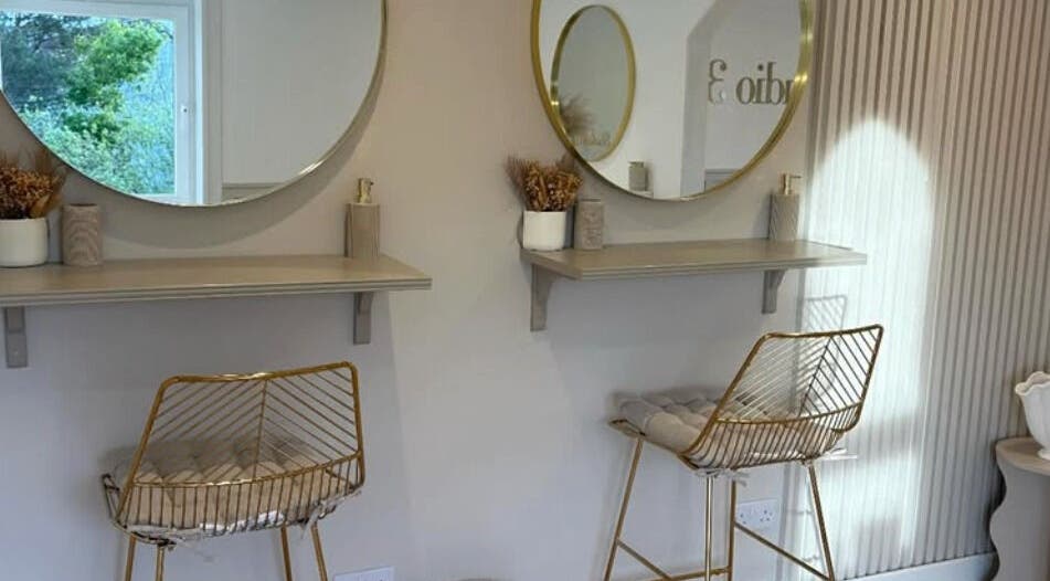 Chic styling mirrors with gold chairs at Nails By Els, Busby, Scotland, GB beauty venue.