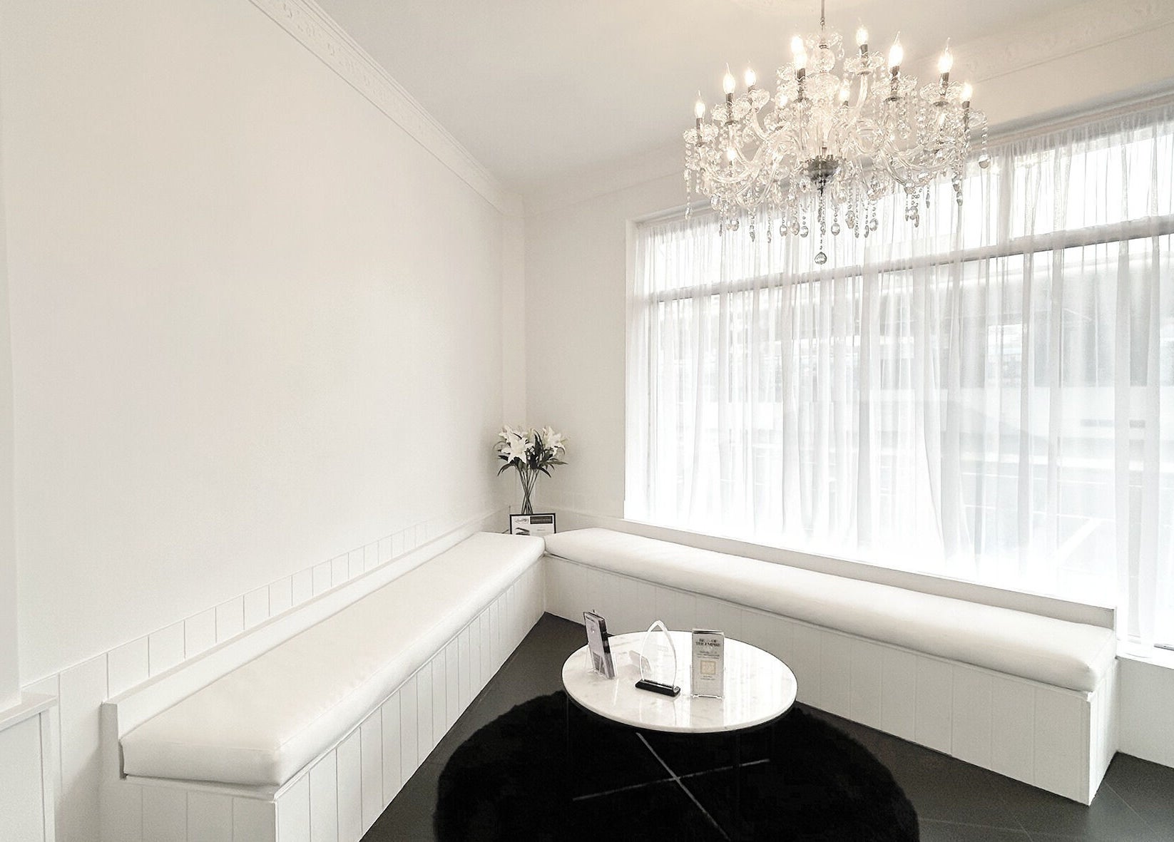 Elegant lounge with chandeliers at Lash Envy | Oakleigh, Oakleigh, VIC, AU. Cozy and inviting wellness ambiance.