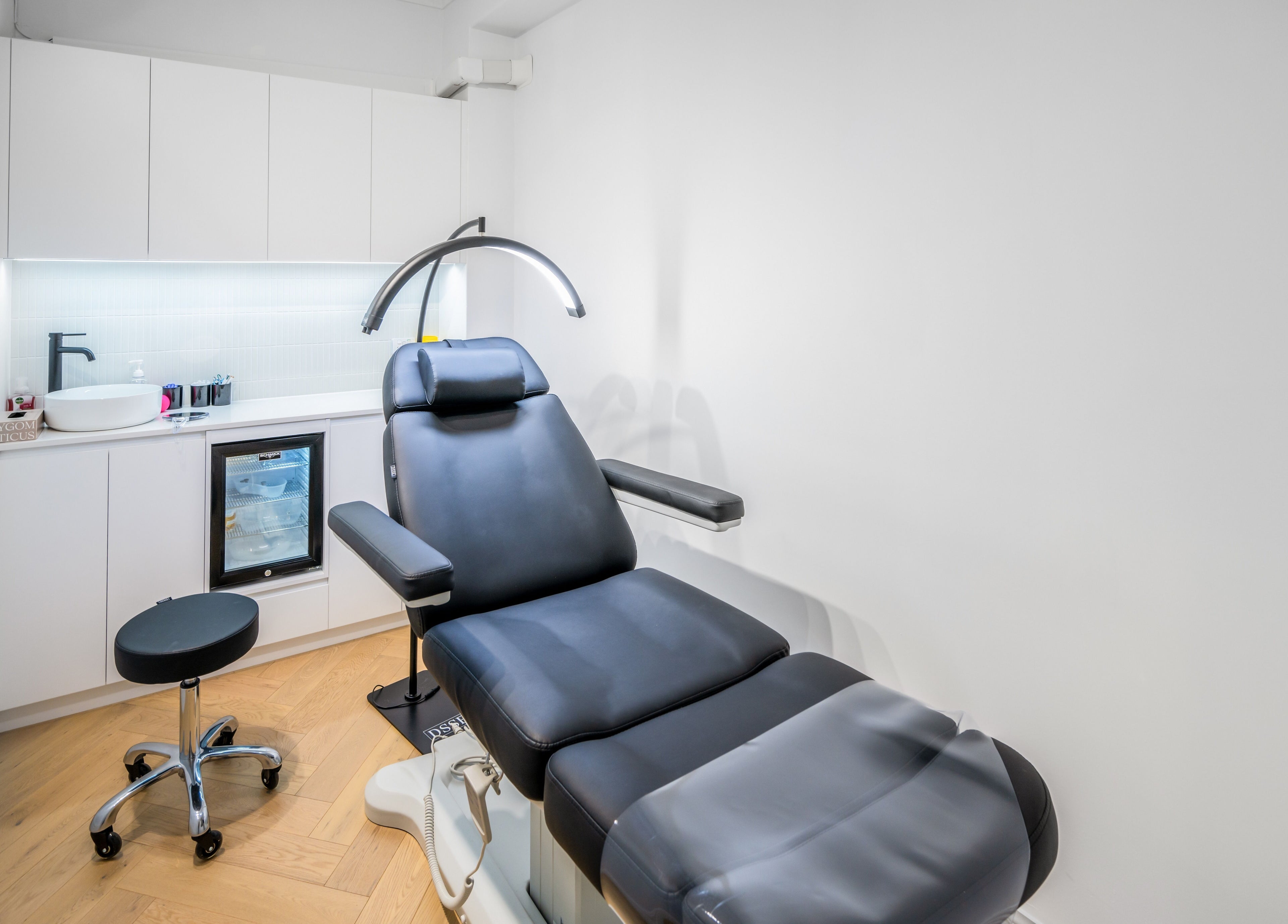 Luxurious treatment room at Lash Envy | Oakleigh, Oakleigh, VIC, AU, featuring a modern reclining chair.