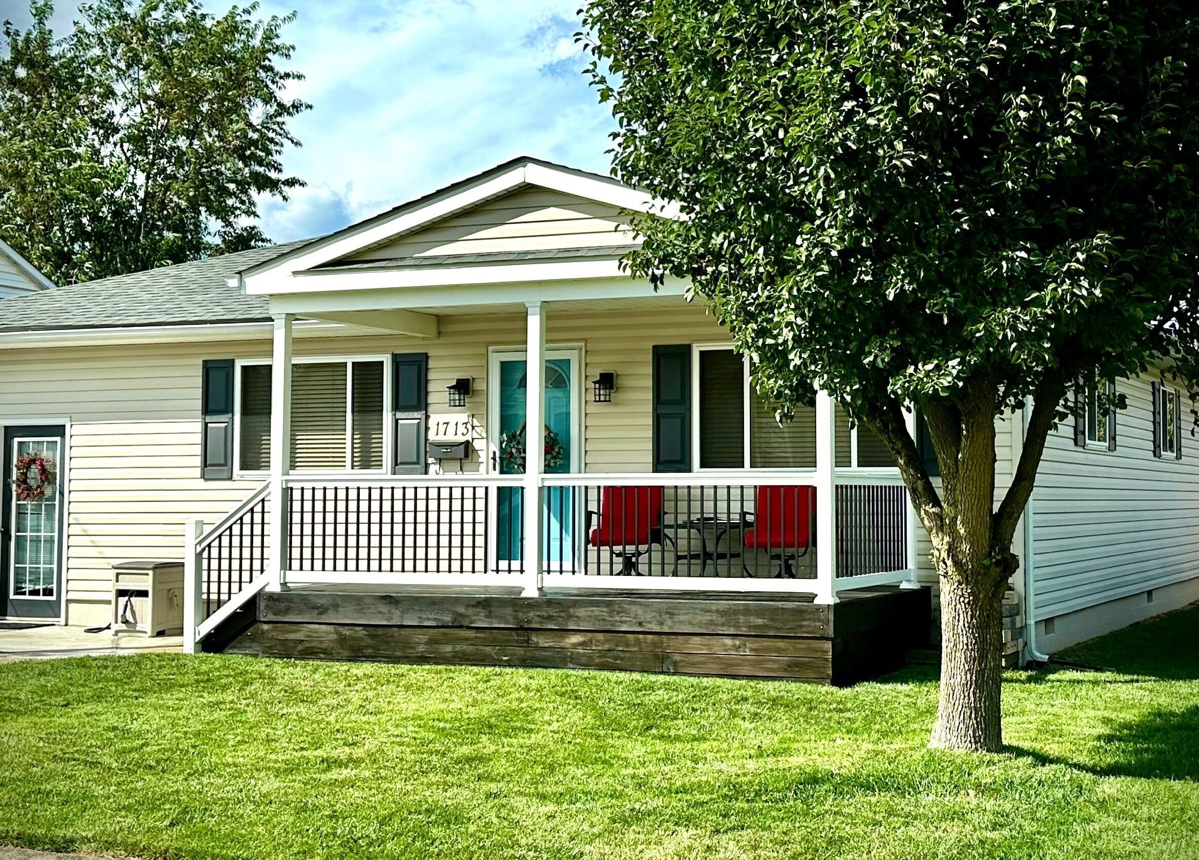 Charming white exterior of SeptemberS Salon - Nitro, Nitro, West Virginia, US, with lush green lawn.