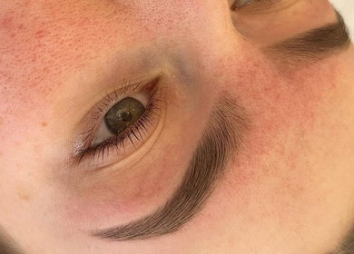 Expertly shaped eyebrow at Eye Love Brows, Glasgow, Scotland, GB, showcasing precise grooming.
