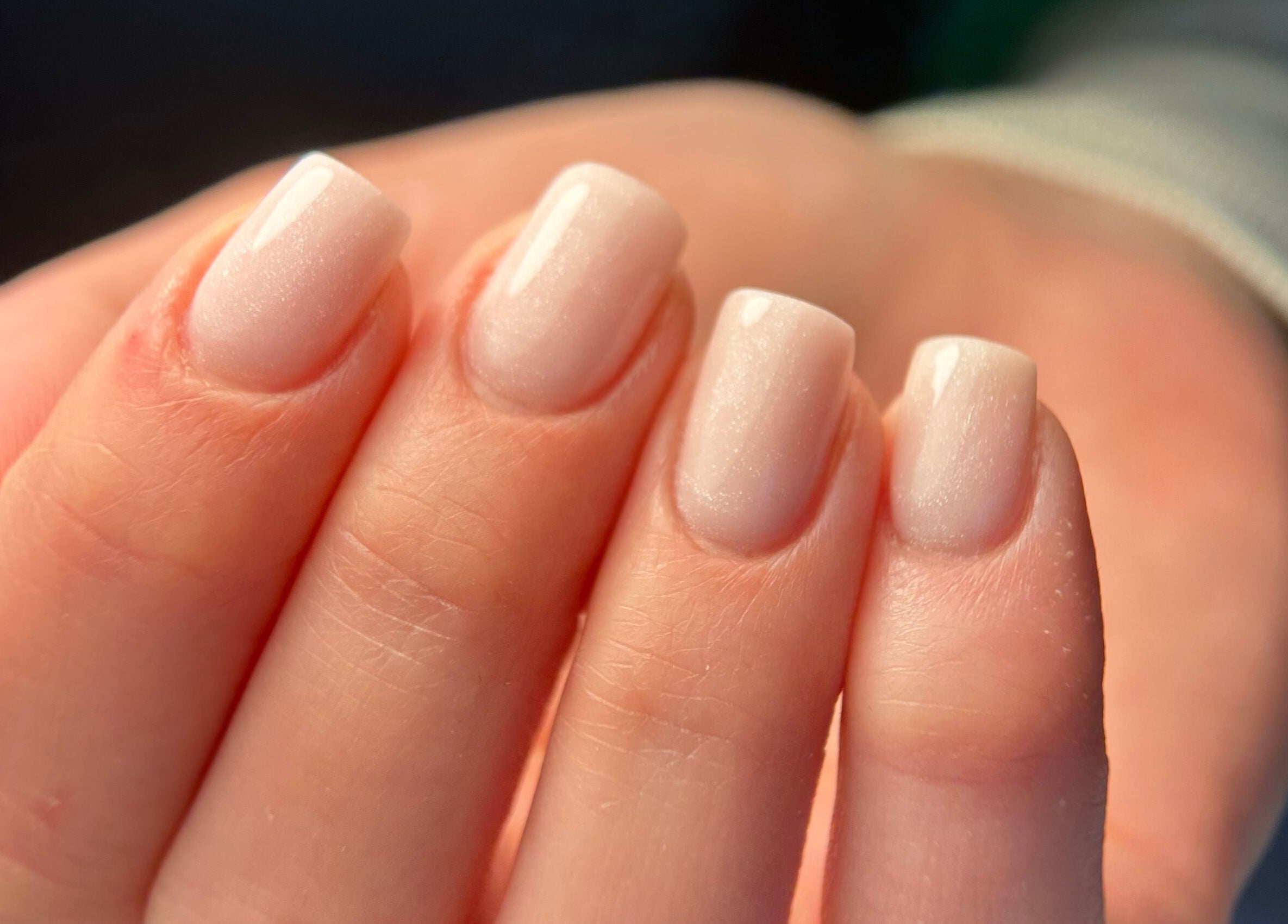 Perfect gemanicuurde nagels bij CLS Care in Lochristi, Vlaams Gewest, BE, stralen elegantie uit.