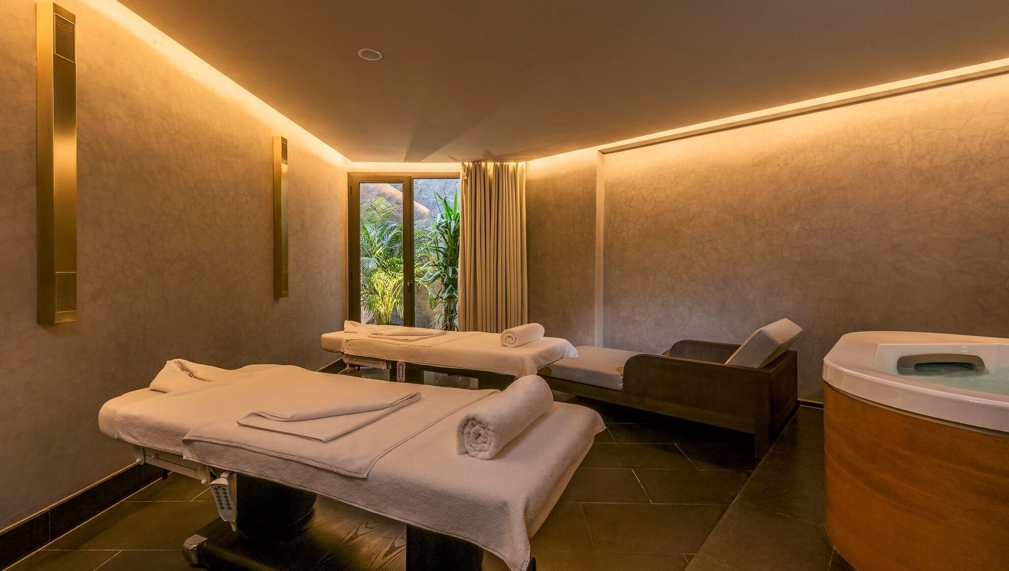 Salle de soins apaisante à HOSPITALITY CALISTA SPA BY RADISSON BLU HOTEL CASABLANCA, Casablanca, Casablanca-settat, MA.