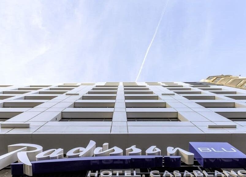 Façade de Radisson Blu Hotel à Casablanca, domicile du HOSPITALITY CALISTA SPA BY RADISSON BLU HOTEL CASABLANCA.