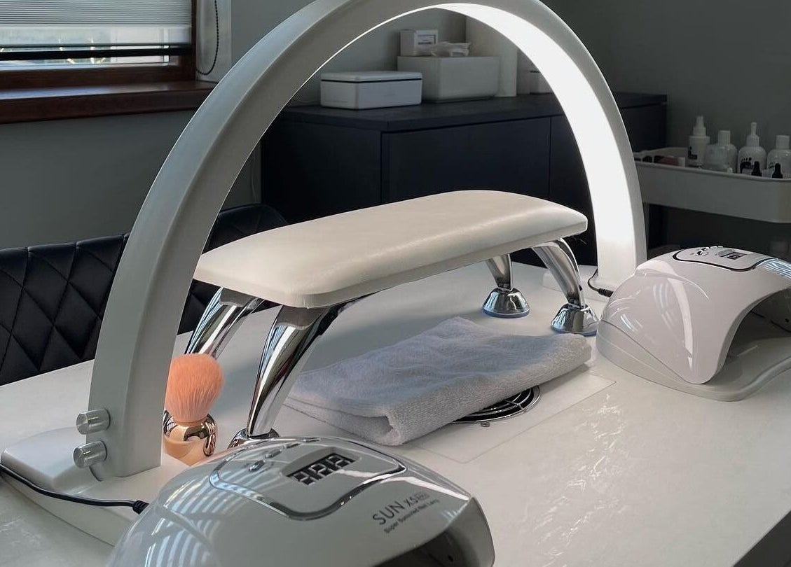 Маникюрна маса в Hair Garden, София, София-град, BG, готова за клиенти.