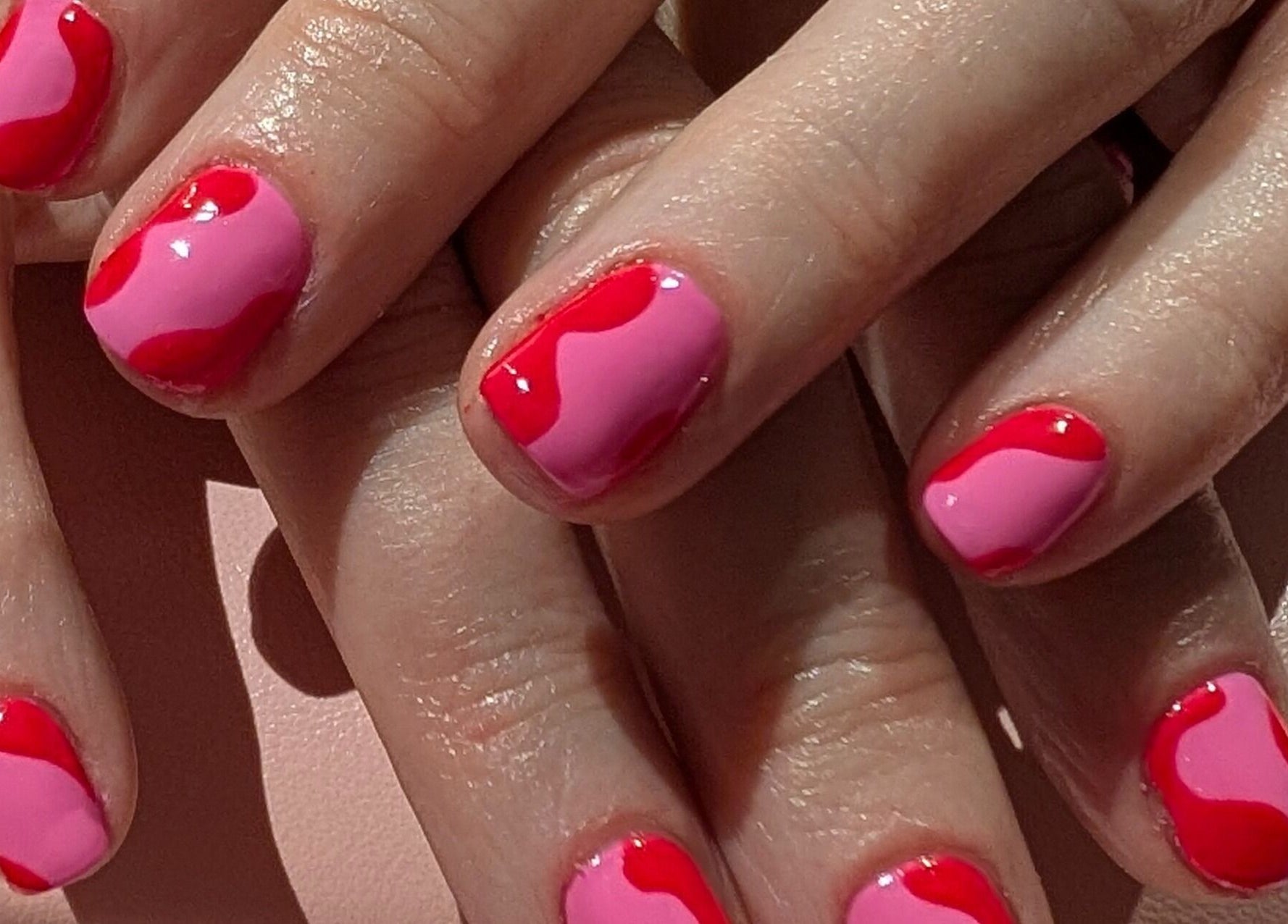 Colorful nail art at Smooth & Polished by Mercedez, Swaffham, England, GB. Pink and red wave design.
