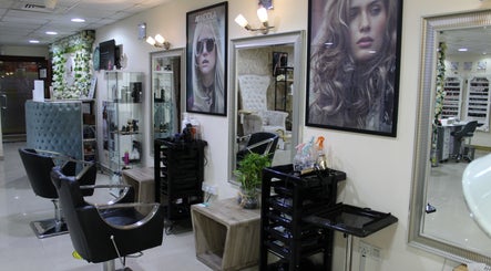 Glare Ladies Beauty Salon imaginea 3