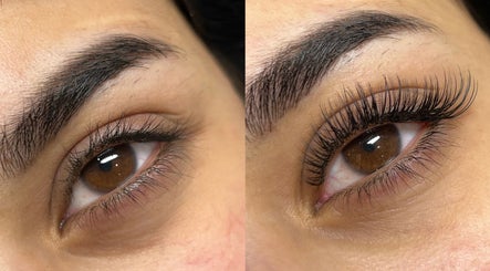 Dramatic lash enhancement at JL Lash Brow Room in Johns Creek, Georgia, US. Before and after results.
