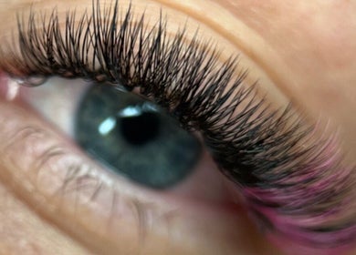 Close-up of a styled lash with pink highlights at JL Lash Brow Room in Johns Creek, Georgia, US.