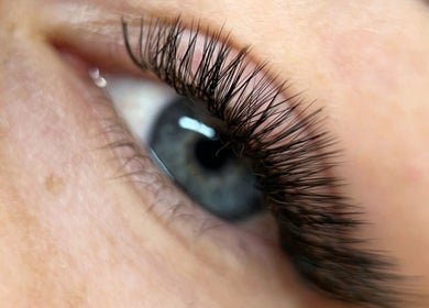 Closeup of expertly styled lashes at Lash Brow Room in Johns Creek, Georgia, US.