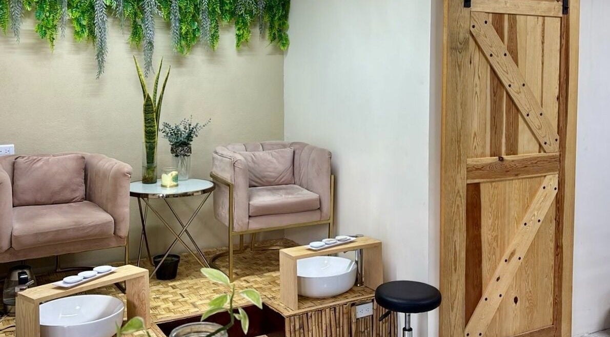 Espacio acogedor de pedicura en The Beauty Bar Cabo en Cabo San Lucas, Baja California Sur, MX.