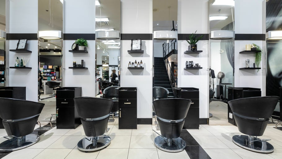 LIV Coiffure Boutique Beauté  ( LE HUB ) slika 1