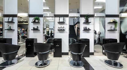 LIV Coiffure Boutique Beauté  ( LE HUB )