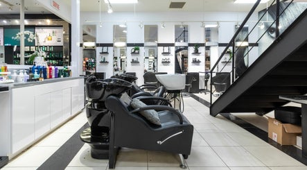 LIV Coiffure Boutique Beauté  ( LE HUB ) slika 2