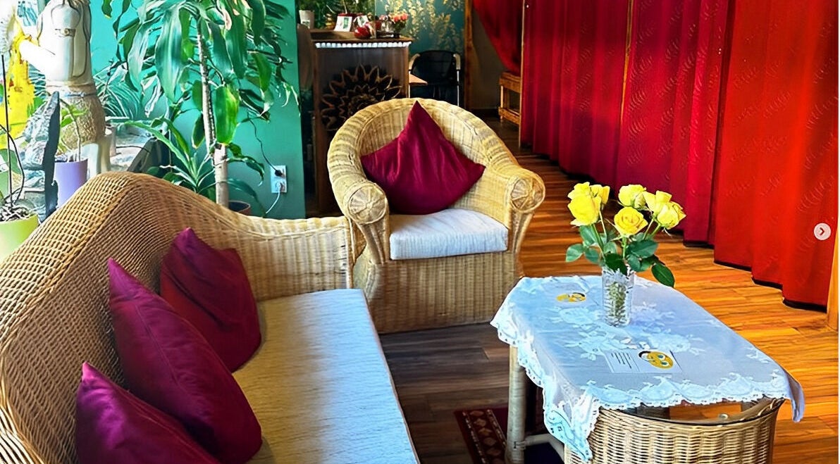 Einladende Sitzecke bei N&N Royal Thaimassage Elsdorf, Elsdorf, Nordrhein-westfalen, DE.