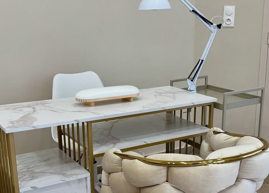 Bureau élégant chez Dermestime Facialiste Nice, Nice, Provence-alpes-côte D'azur, FR.