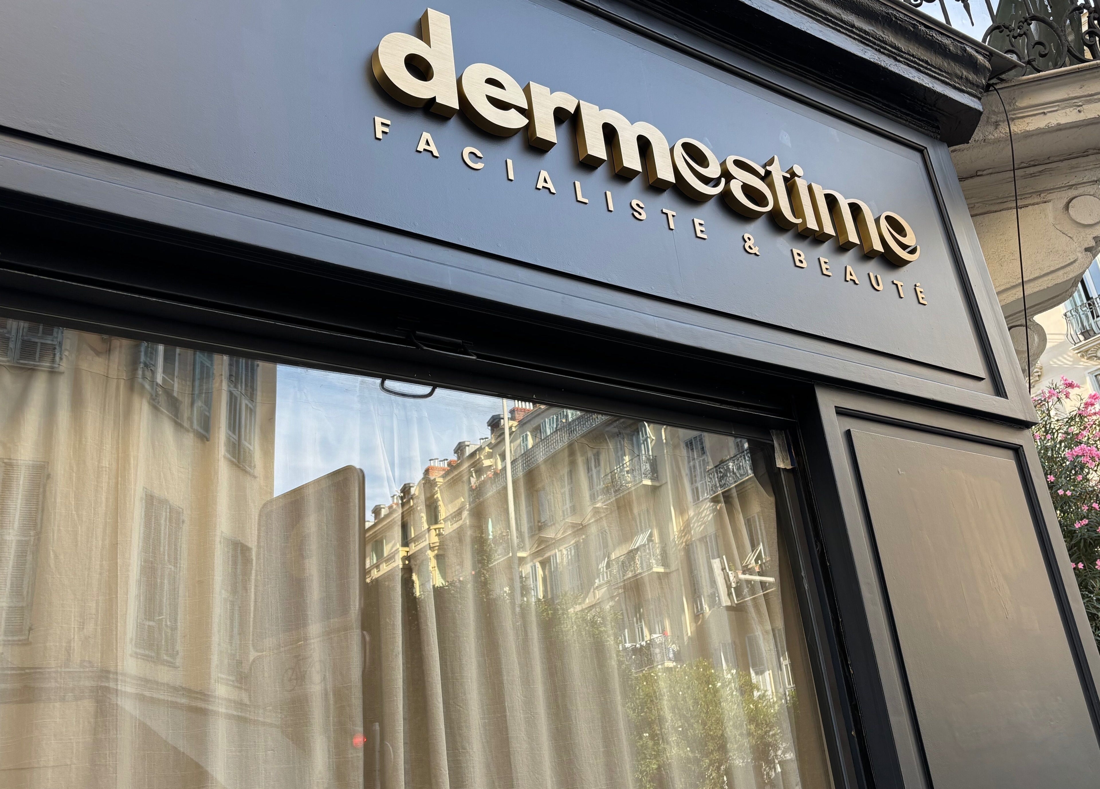 Enseigne Dermestime Facialiste Nice, façade moderne à Nice, Provence-alpes-côte D'azur, FR.