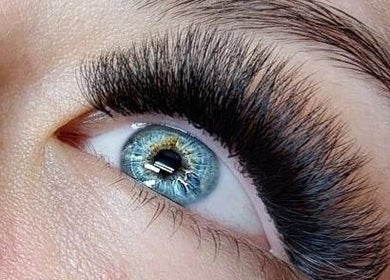 Nærbilde av vakkert øye med perfekt vippeforlengelse hos XO Beauty & Academy AS, Sarpsborg, Østfold, NO.