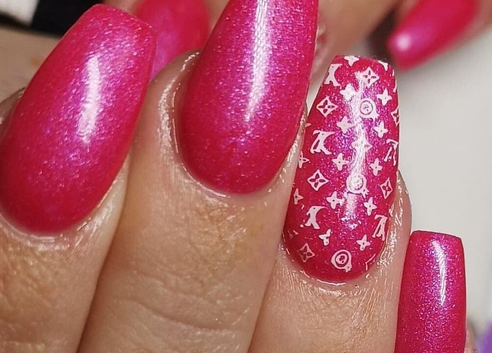 Fargefulle negledekorasjoner på XO Beauty & Academy AS i Sarpsborg, Østfold, NO.