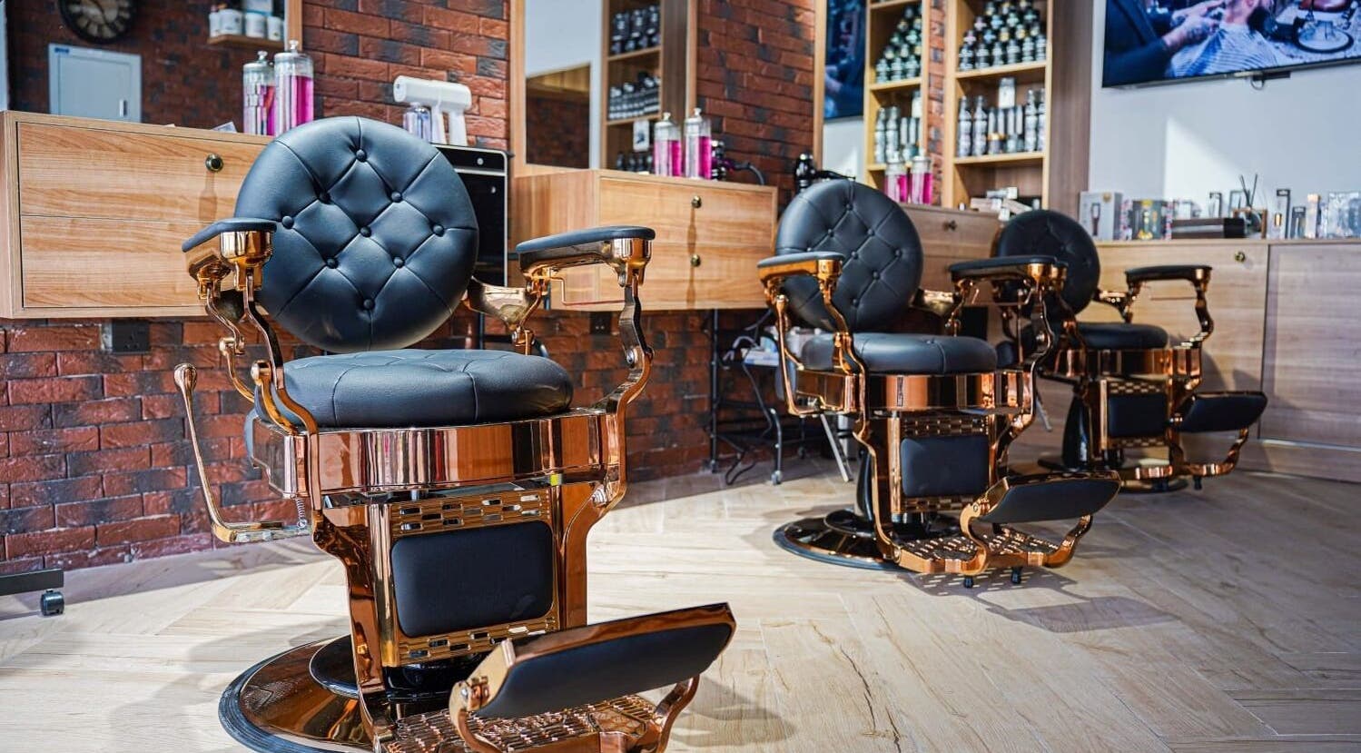 Luxury barber chairs at Hairoligy salon in Dubai, Dubai, AE featuring modern and elegant design.