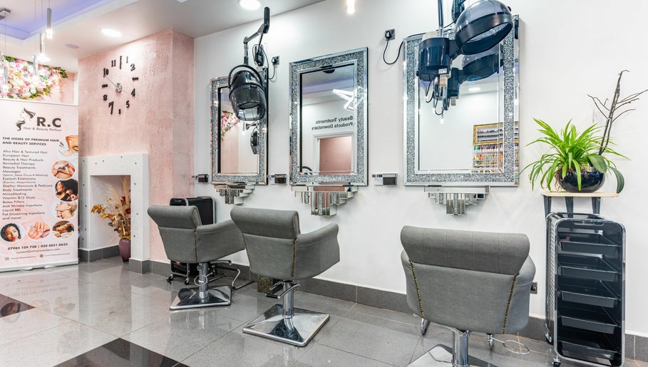 Immagine 1, R C Hair Solutions and Beauty Parlour