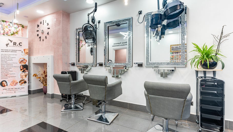 R C Hair Solutions and Beauty Parlour – kuva 1