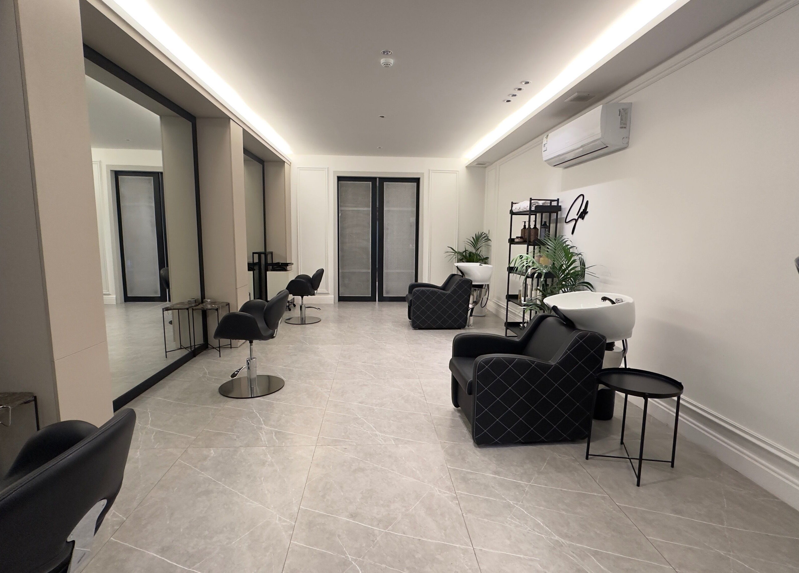 Modern salon interior at Sw Salon, Riyadh, Riyadh Province, SA, featuring chic black chairs and mirrors.