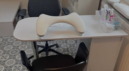 Manicure station at iBeautify Royal Tunbridge Wells, Royal Tunbridge Wells, England, GB. Elegant and modern design.
