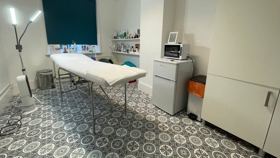 Relaxing treatment room at iBeautify in Royal Tunbridge Wells, GB with a comfortable bed and modern decor.