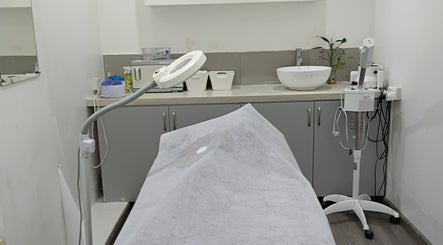 Salle de soins moderne chez Mynails Spa LTD à Port Louis, Port Louis District, MU.
