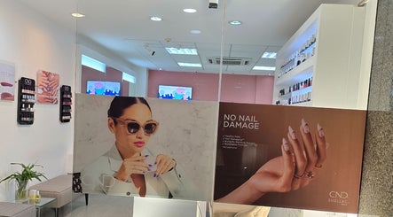 Intérieur élégant de Mynails Spa LTD à Port Louis, Port Louis District, MU, présentant services de manucure.