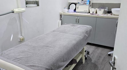 Cabine de soins moderne chez Mynails Spa LTD à Port Louis, Port Louis District, MU.
