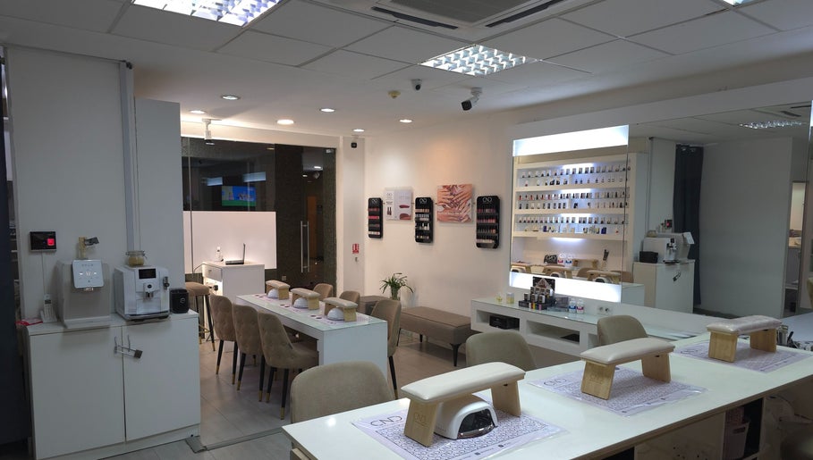 Intérieur moderne de Mynails Spa LTD à Port Louis, Port Louis District, MU. Ambiance élégante et relaxante.
