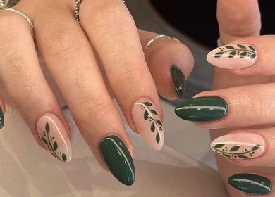 Stylish green and leaf design nails at Summer Nail Club in Leigh-on-sea, England, GB.