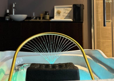 Relaxing spa setting at Esthetique Head Spa Weybridge, Weybridge, England, GB with a water feature.