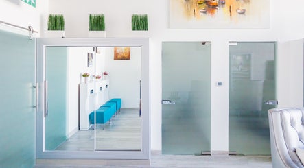 RE Salons Spas - Beach Park Plaza image 2