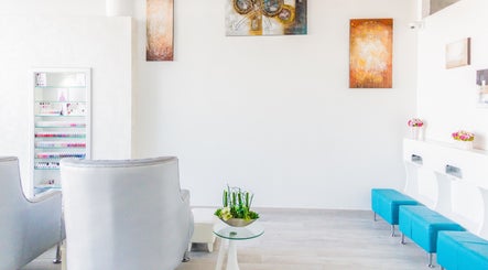 RE Salons Spas - Beach Park Plaza image 3
