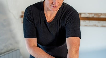 Therapist at work in Anna Booth Massage & Yoga, Nailsworth, England, GB. Creating a tranquil experience.