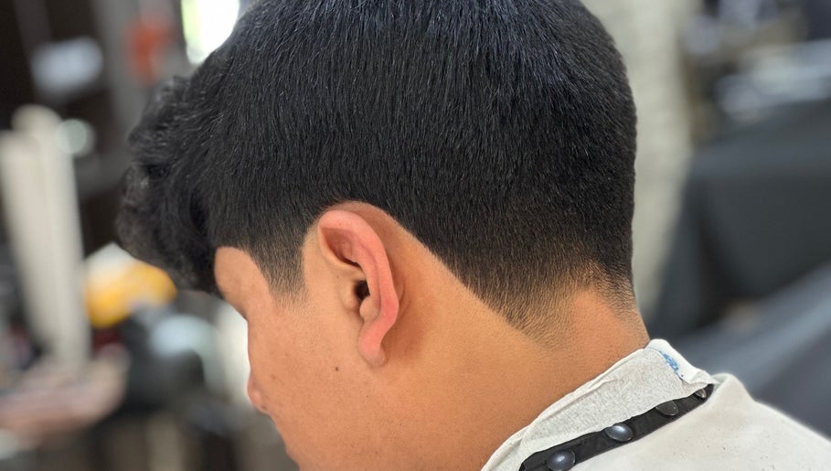 Corte de cabello moderno en Barbería Copacabana®, Cuenca, Azuay, EC.