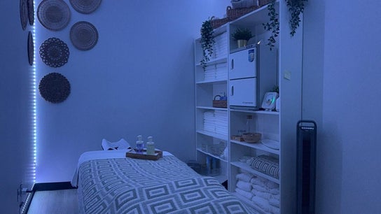 Serene massage room at AG Spa | Gatineau Hull, featuring soothing decor and ambient lighting in Gatineau, Québec, CA.