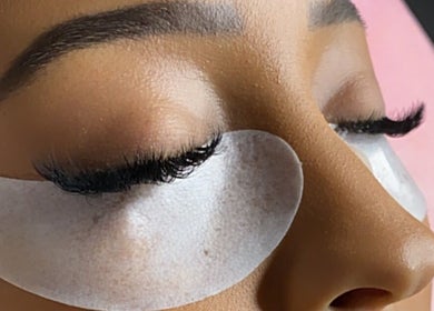 Nahaufnahme einer Wimpernverlängerung bei Lashère Beauty, Zürich, Zürich, CH.
