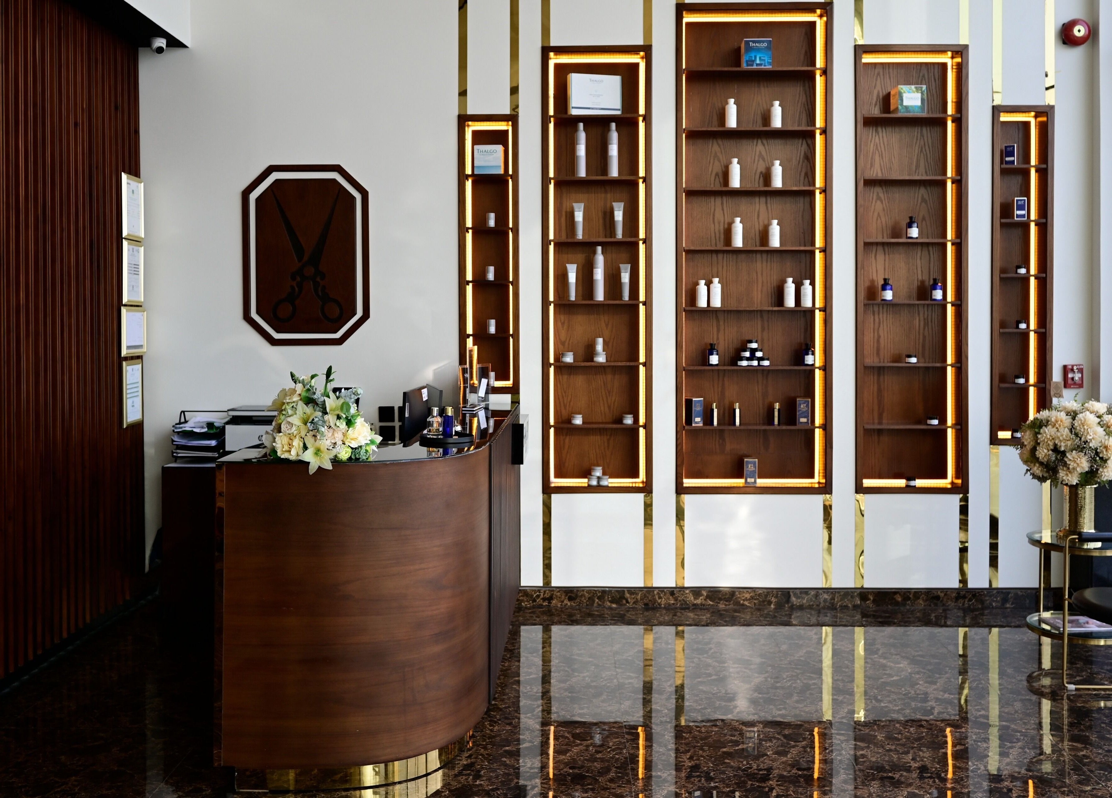 Stylish reception at Shavery Salon I شيفري للحلاقة, Al Khobar, featuring luxurious decor and product display.