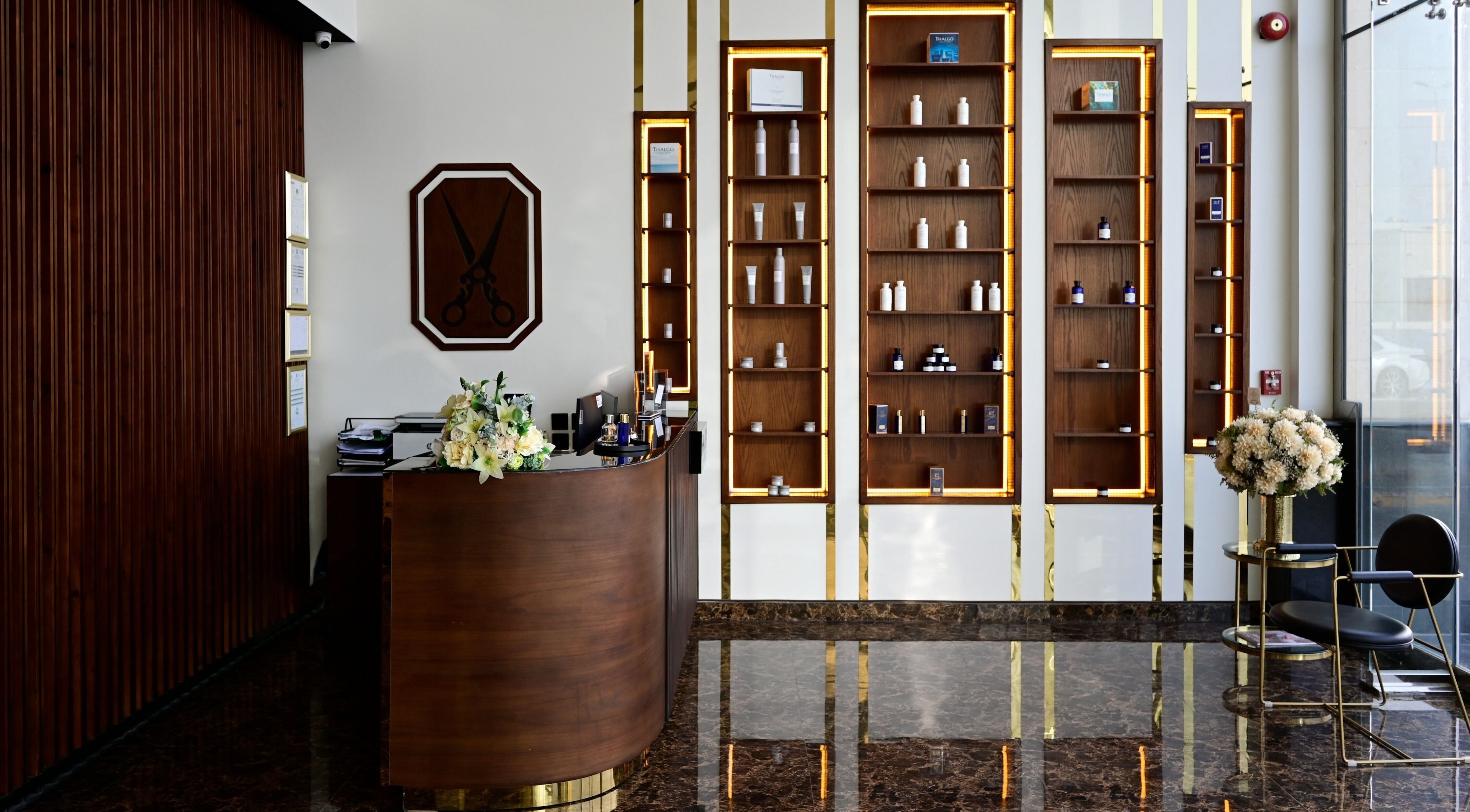 Stylish reception at Shavery Salon I شيفري للحلاقة, Al Khobar, featuring luxurious decor and product display.