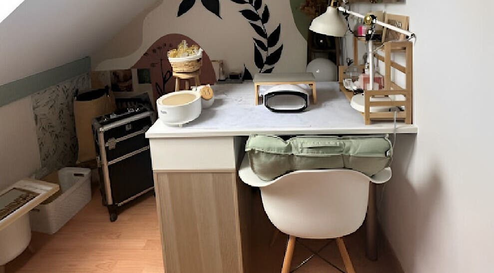 Espace beauté à ZenHours - Salon Ecquevilly 78 avec mobilier moderne, Ecquevilly, Île-de-France, FR.