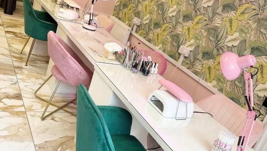 MissSkulpt nail salon in Motherwell, Scotland, GB with stylish chairs and vibrant decor.