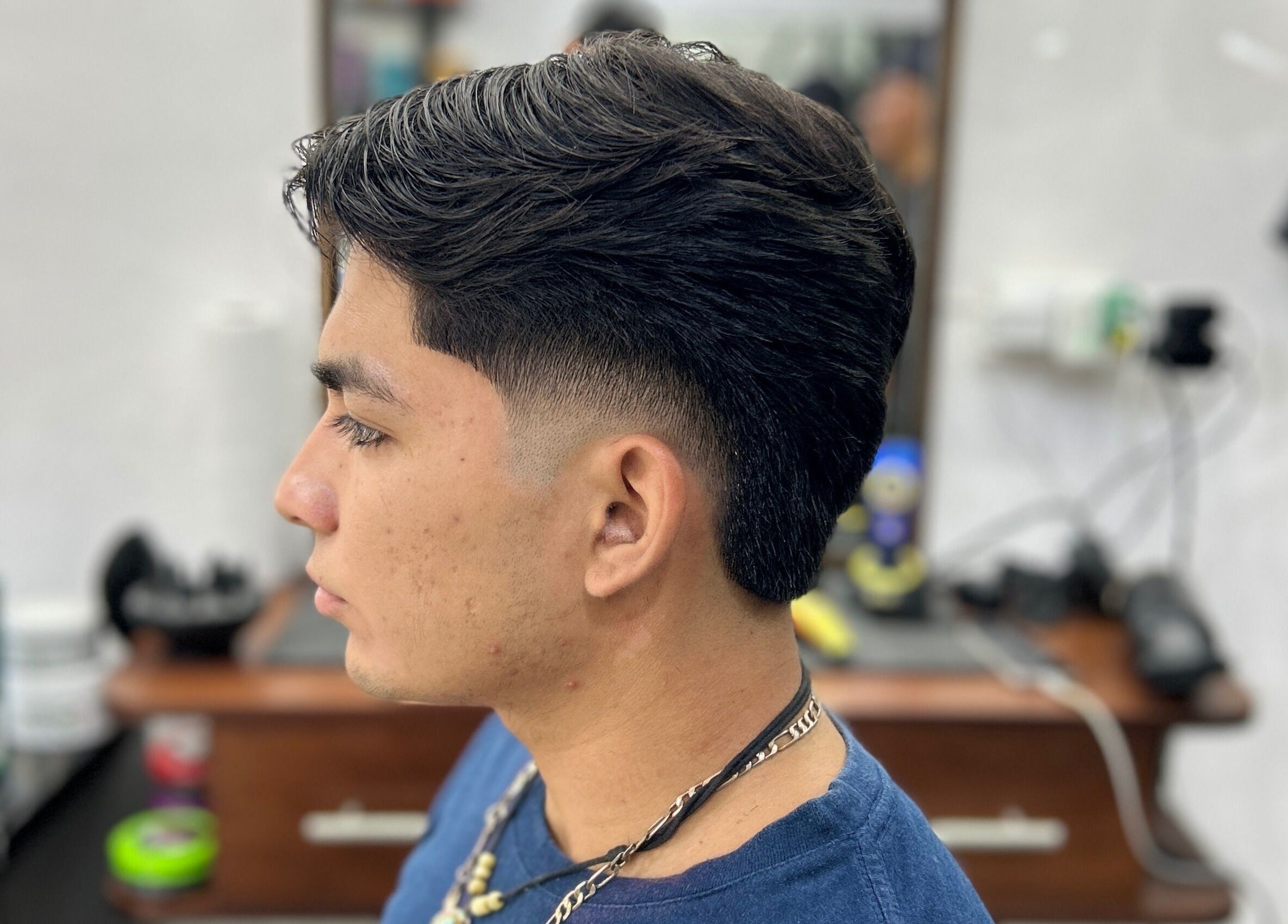 Corte de cabello moderno en Chris Barber, San Francisco De Campeche, Campeche, MX, con peinado elegante.