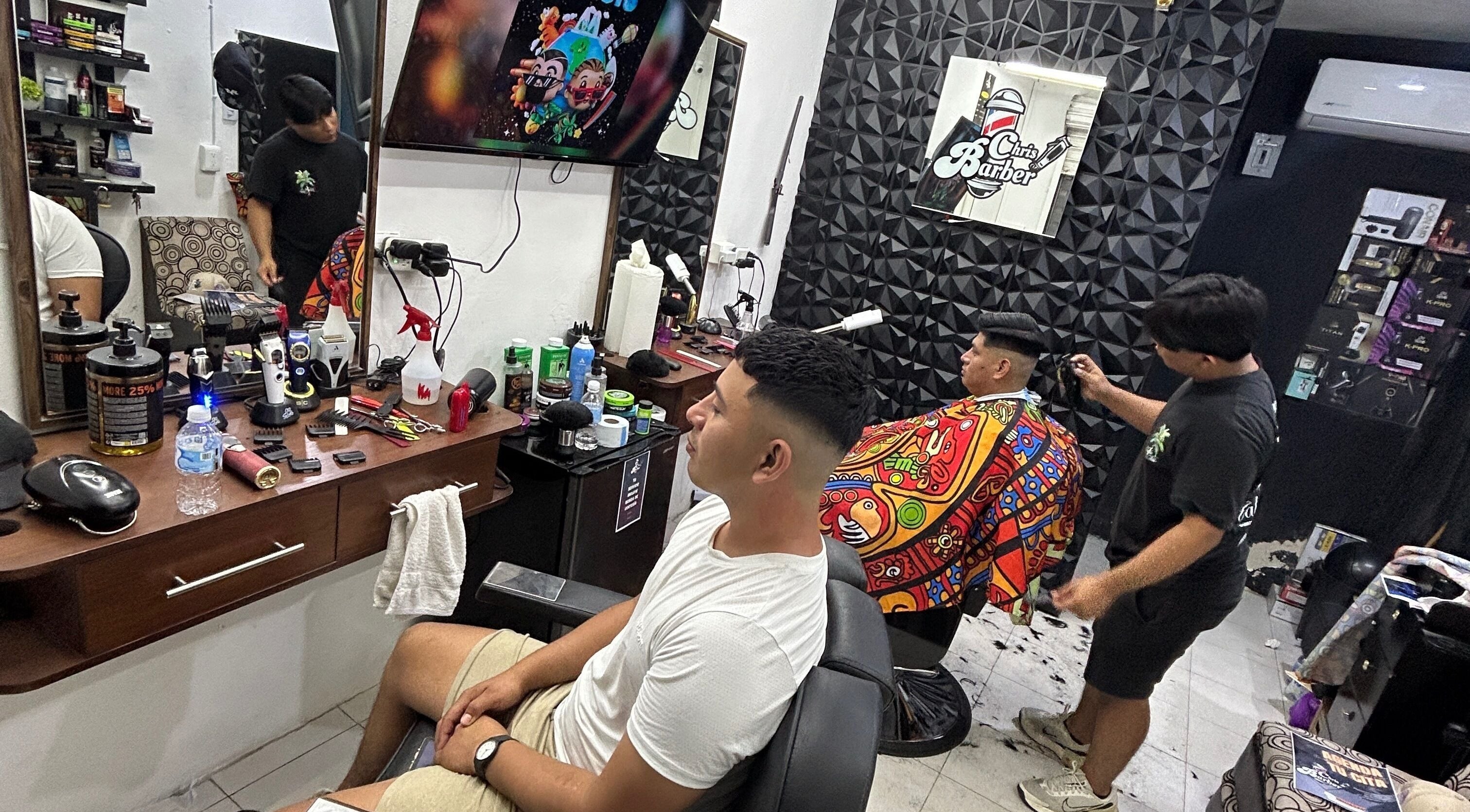 Interior de Chris Barber en San Francisco De Campeche, Campeche, MX mostrando un corte de cabello moderno.