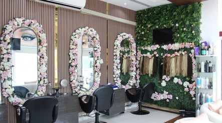 La Beautique Ladies Beauty Salon